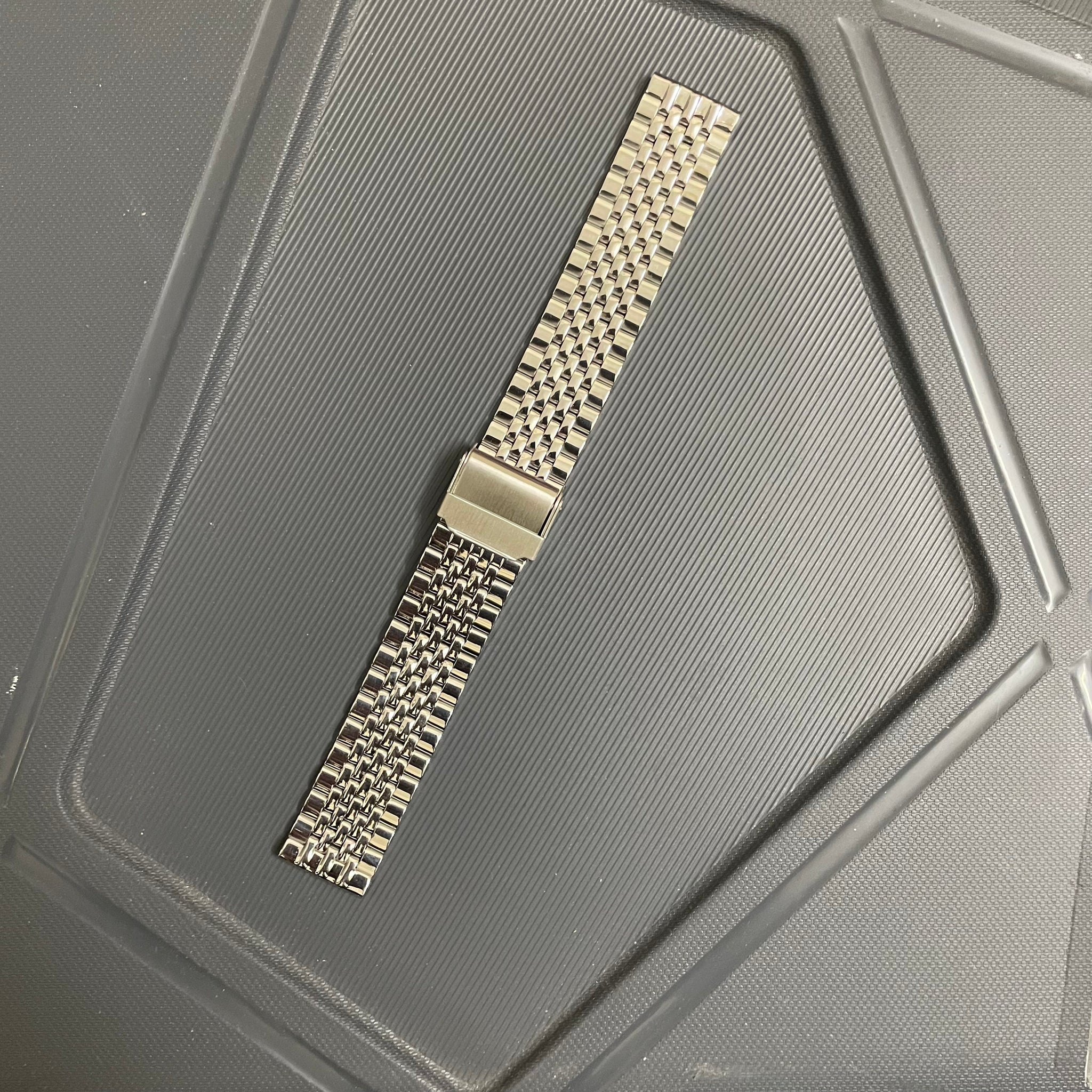 18mm 2-Piece Stainless Steel Watch Bracelet – Classic Fit