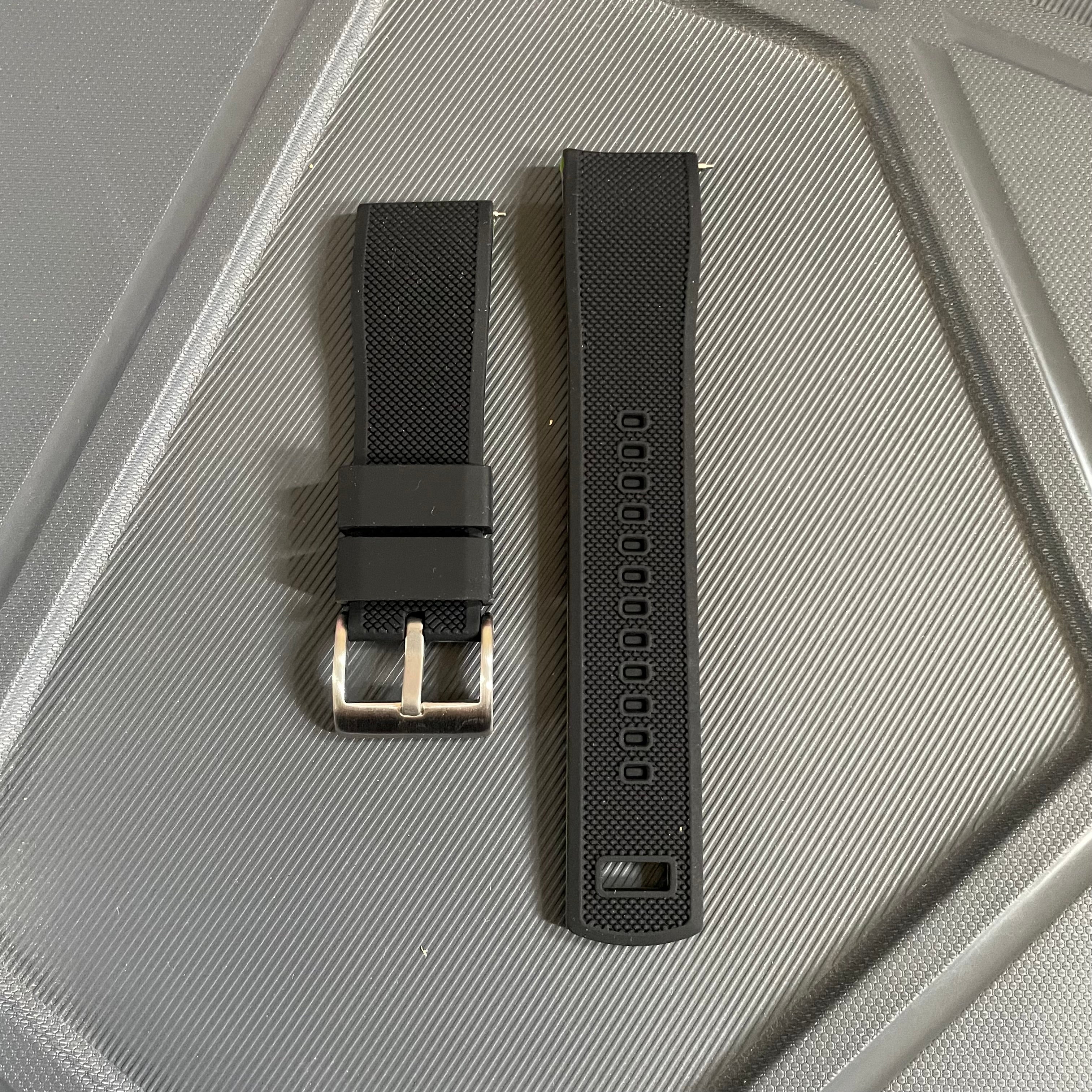 22mm Dual Tone Silicone Strap – Black Front with Colored Inner Lining