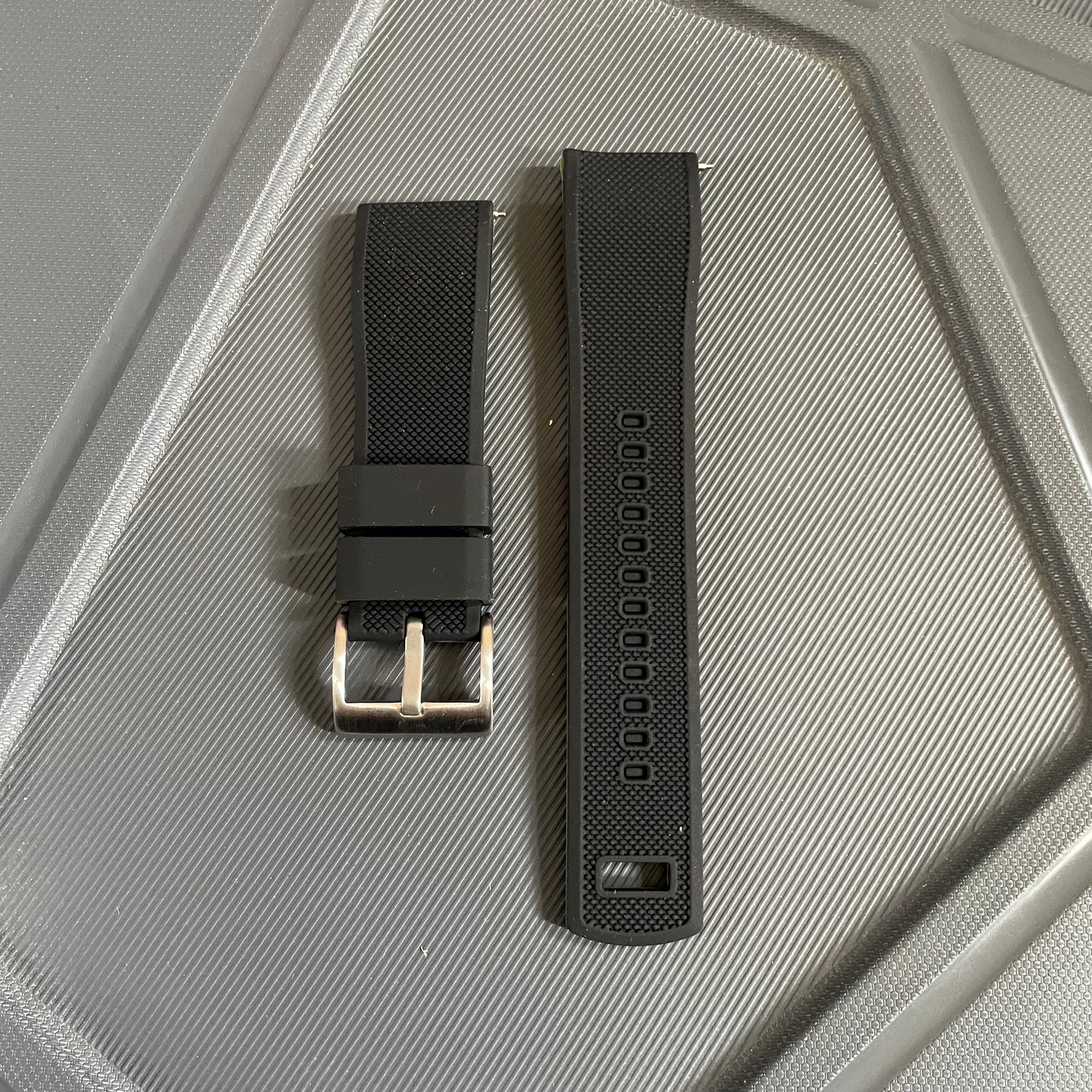 22mm Dual Tone Silicone Strap – Black Front with Colored Inner Lining