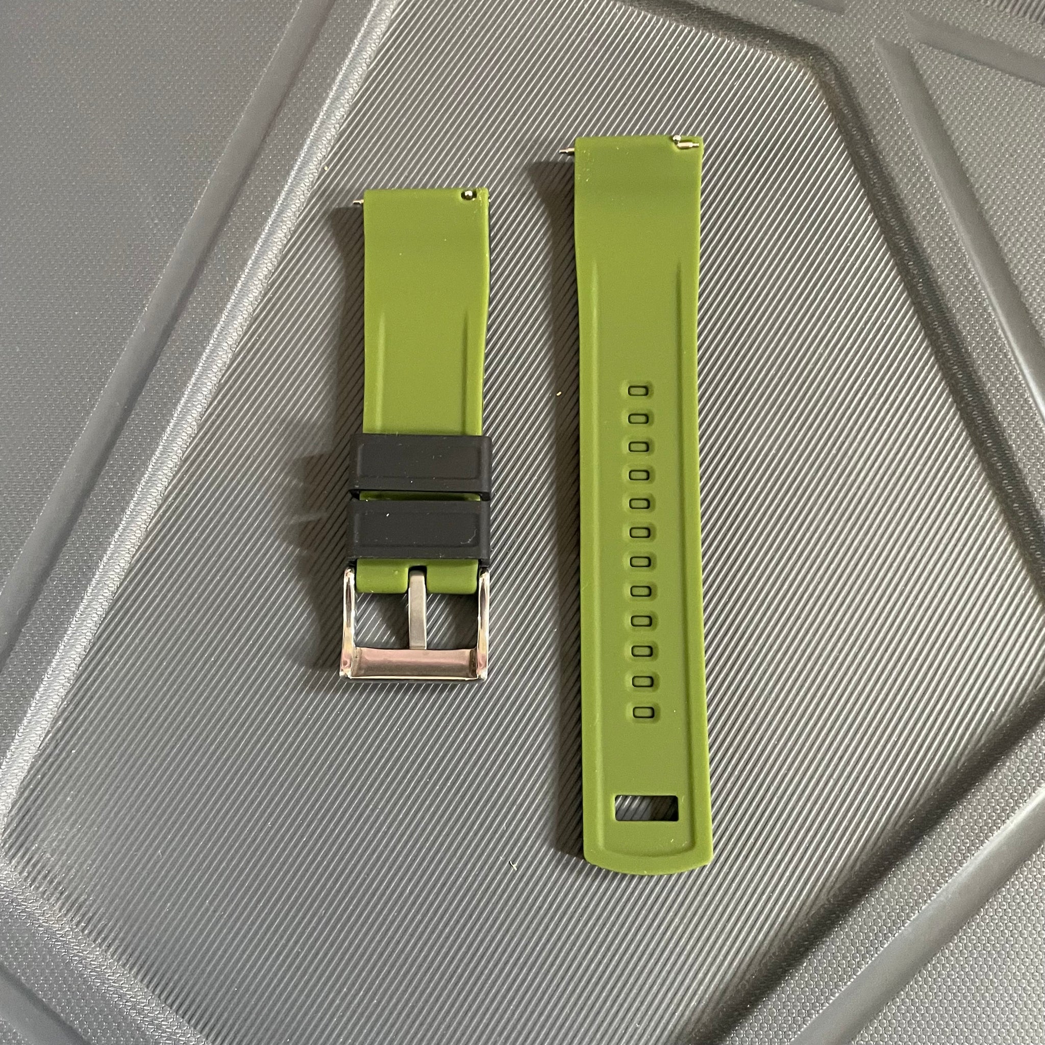 22mm Dual Tone Silicone Strap – Black Front with Colored Inner Lining