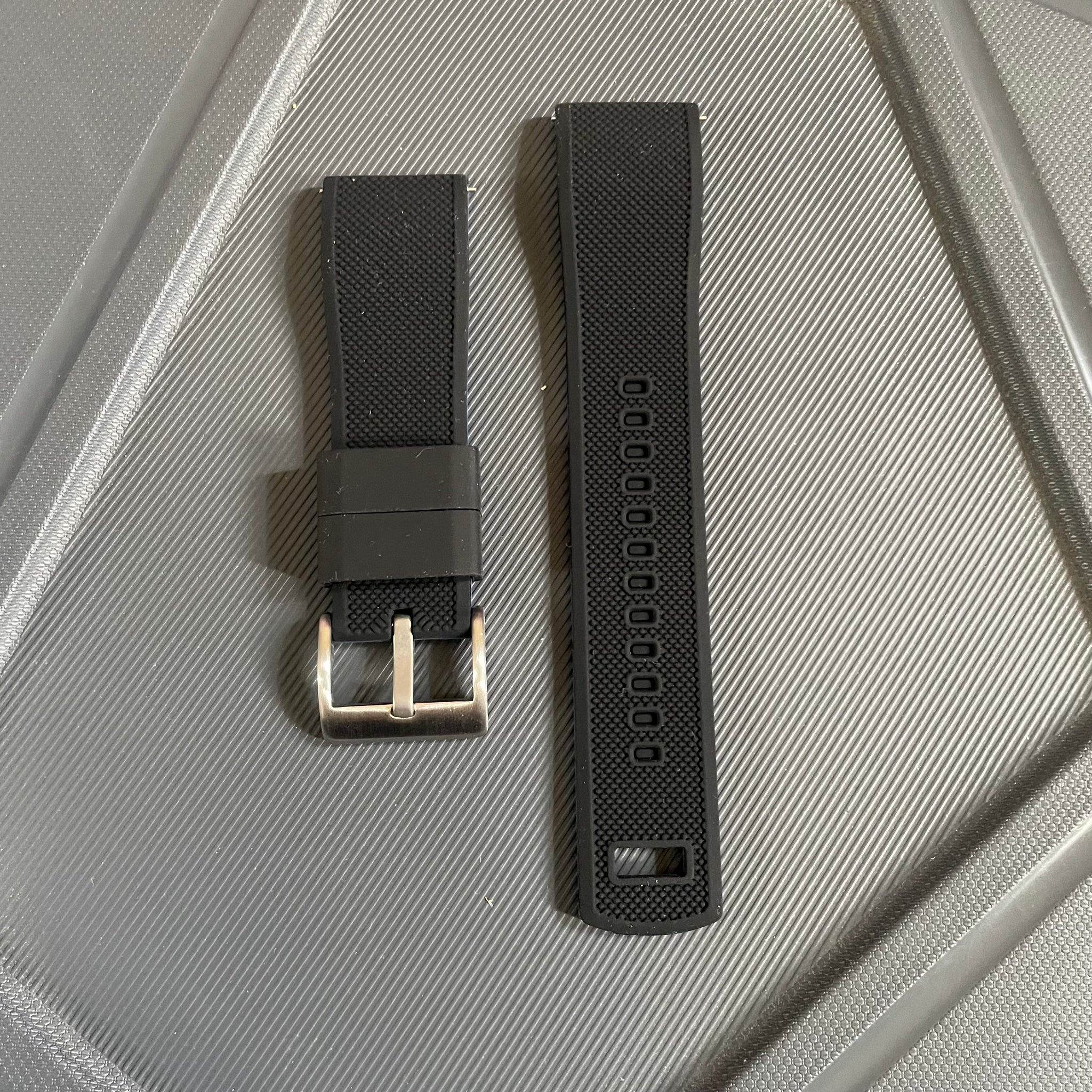 22mm Dual Tone Silicone Strap – Black Front with Colored Inner Lining