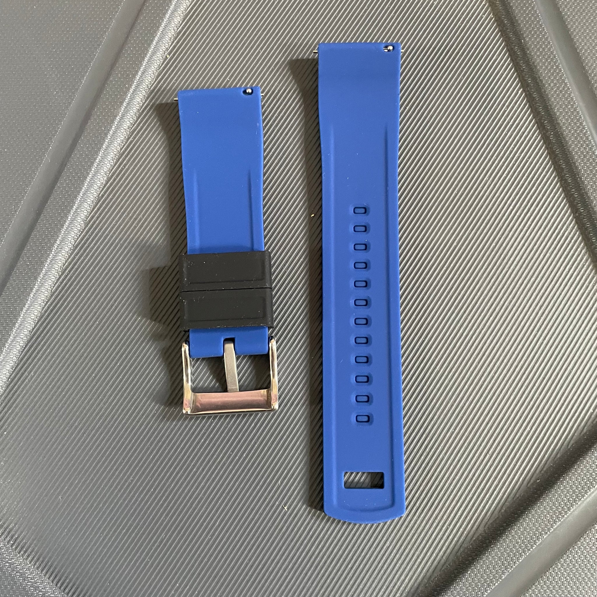 22mm Dual Tone Silicone Strap – Black Front with Colored Inner Lining