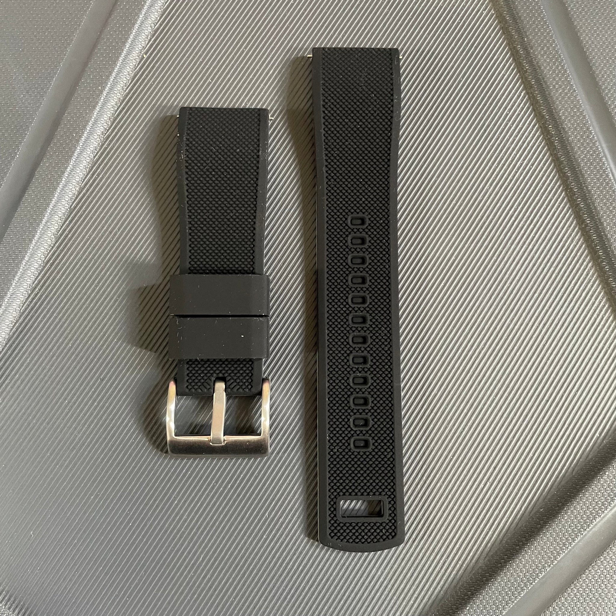 22mm Dual Tone Silicone Strap – Black Front with Colored Inner Lining