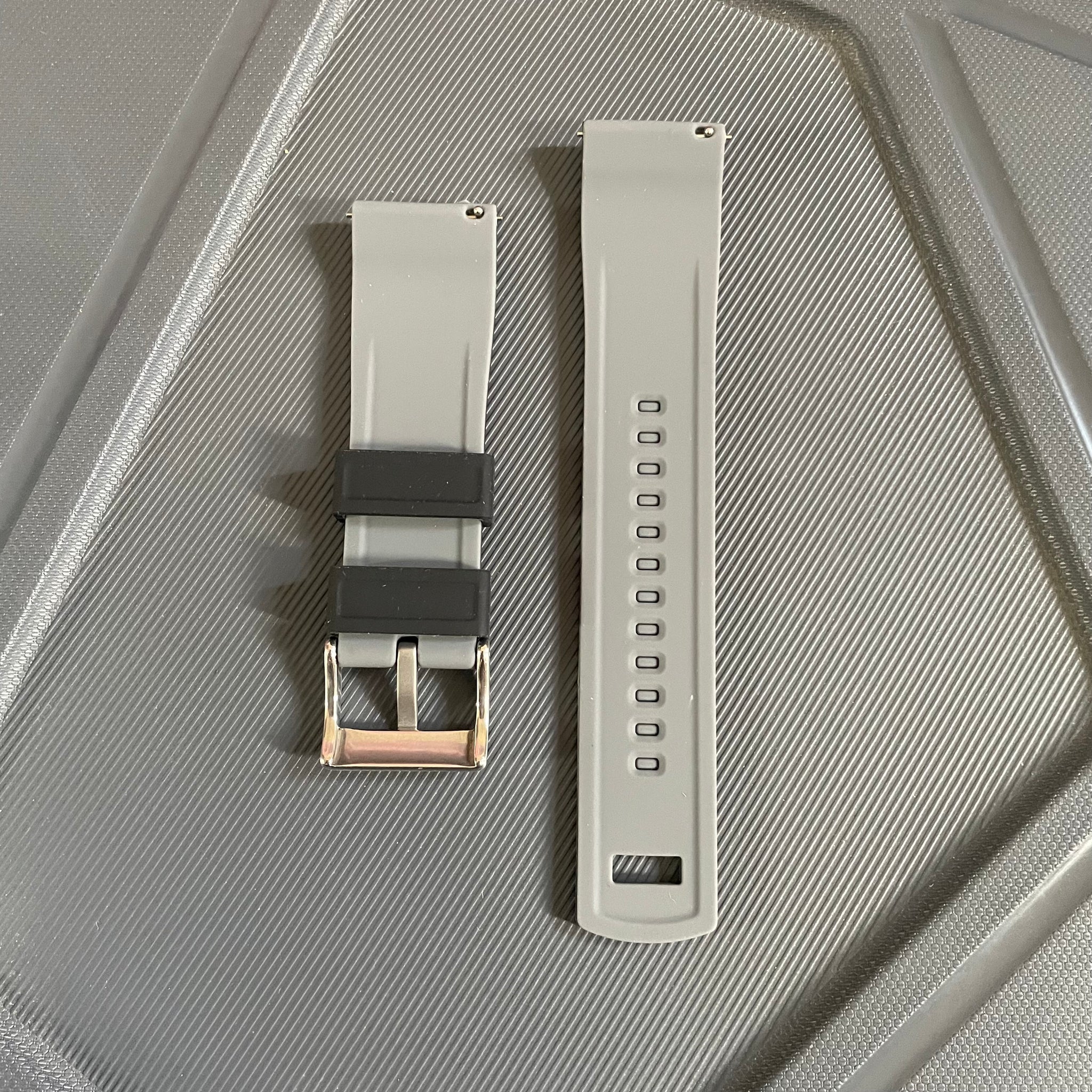 22mm Dual Tone Silicone Strap – Black Front with Colored Inner Lining